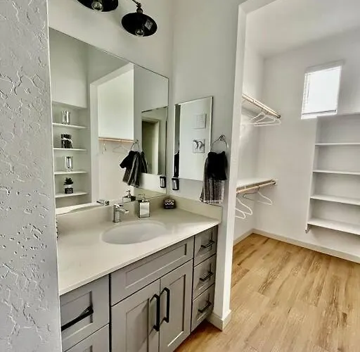 Limitless Westgate Oasis * Glendale